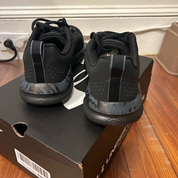 UA Charged Assert 9 Camo Running Sneaker (Women’s 9/ Men’s 7) Orig $75 - Picture 4 of 9